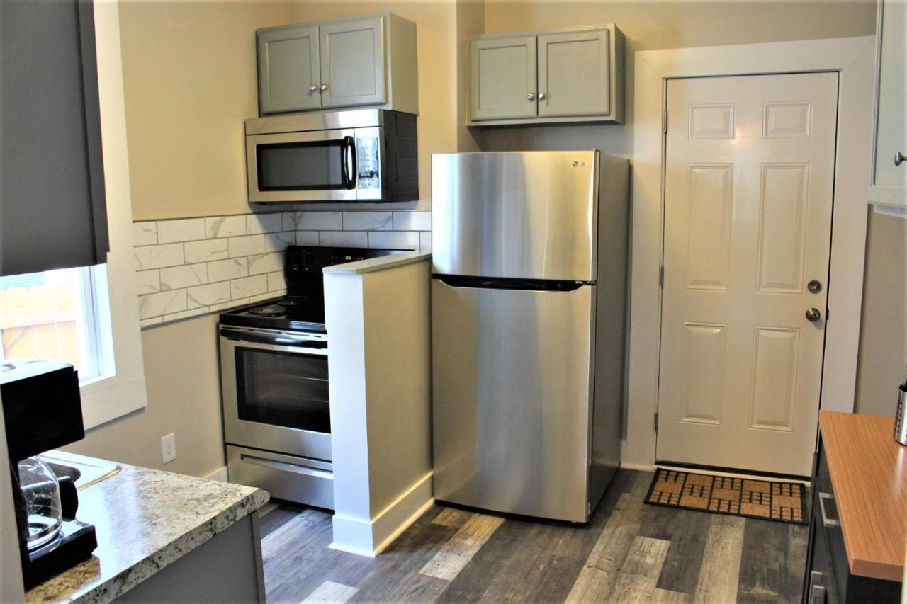Two-Bedroom House,1091090886:JPEG