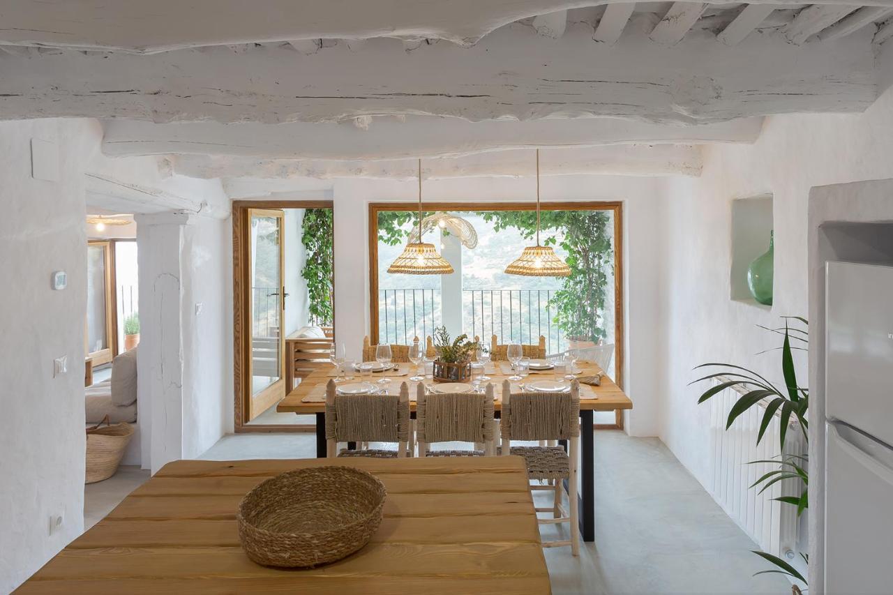 Three-Bedroom House,1230868739:JPEG