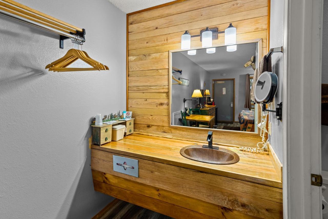 Deluxe Forest View King Room with Spa Bath