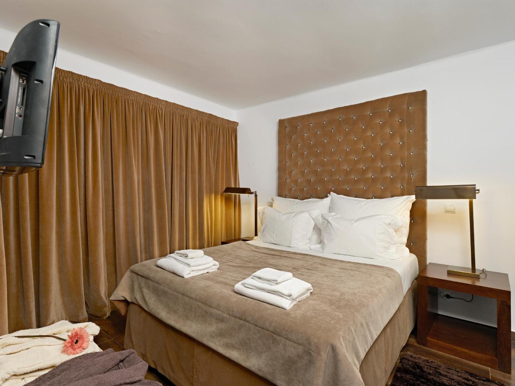 One-Bedroom Apartment,1588154996:JPEG