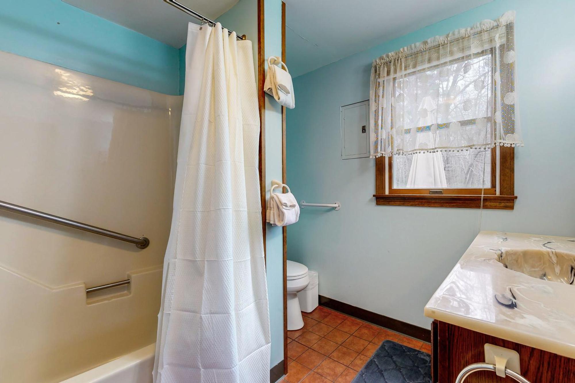 One-Bedroom Apartment,1580903895:JPEG