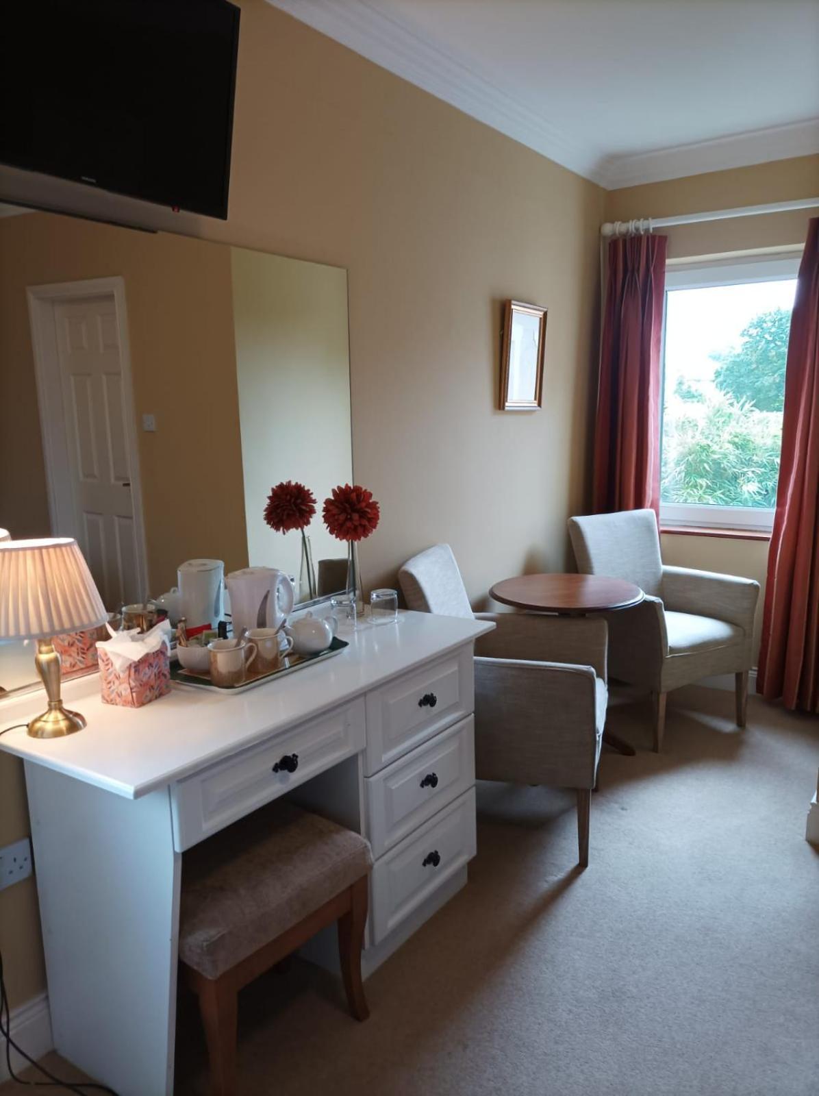Deluxe Double Room Shower