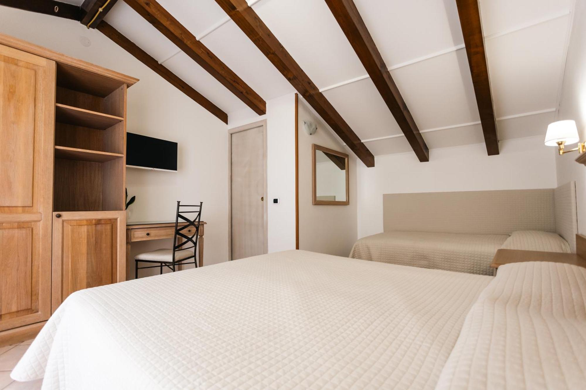 Comfort Triple Room