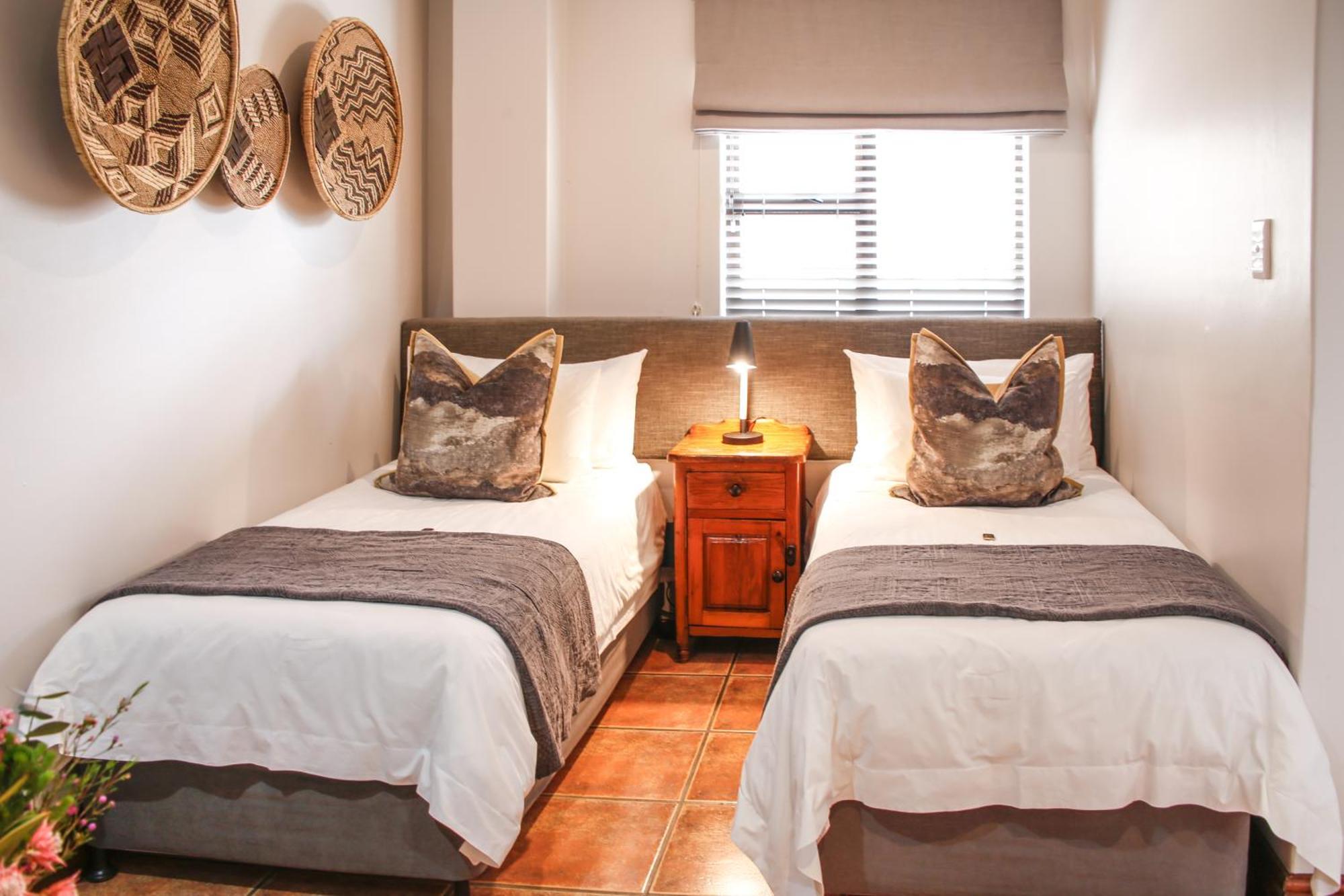 Twin Room,1756696781:JPEG