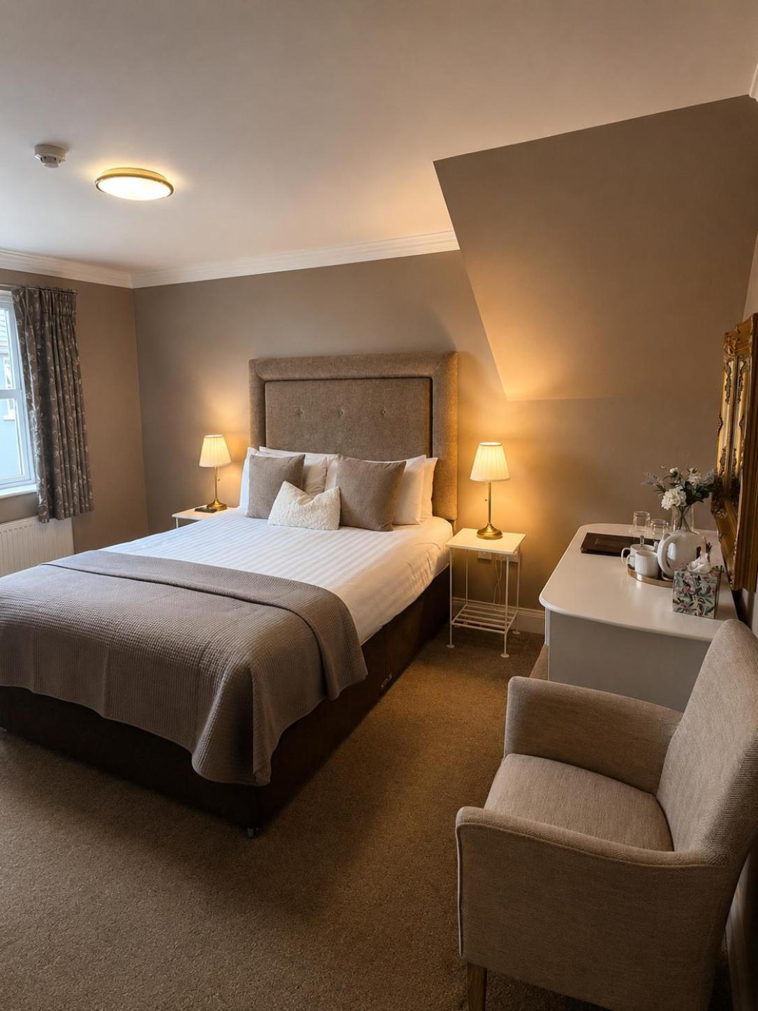 Deluxe Double Room Shower