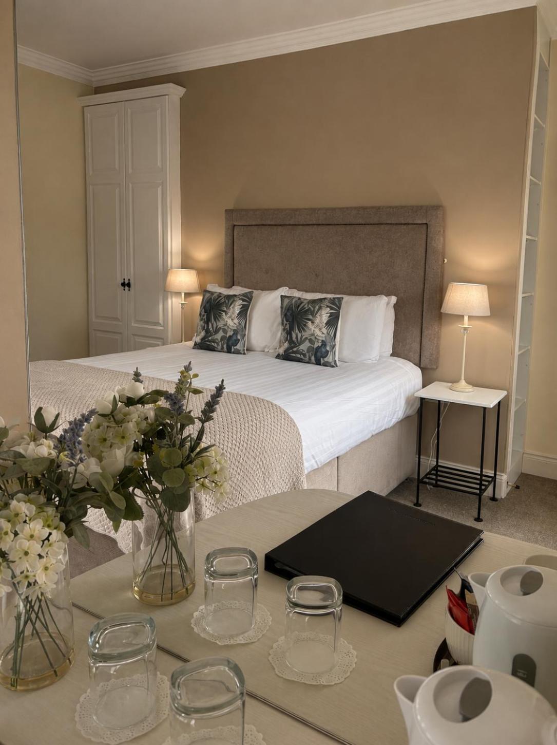 Deluxe Double Room Shower