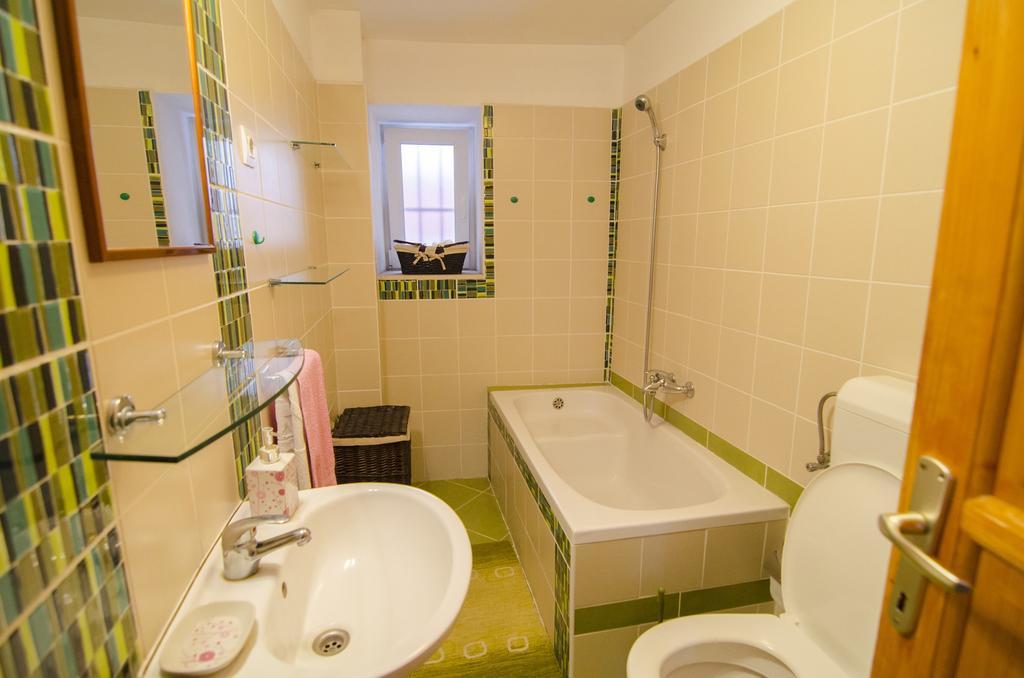 Three-Bedroom Villa,195380200:JPEG