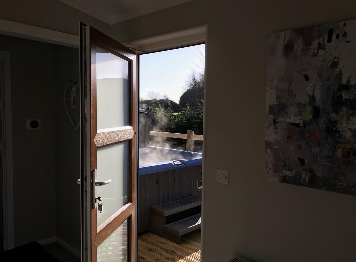 Holiday Homes for 6 Guests With Hot Tub