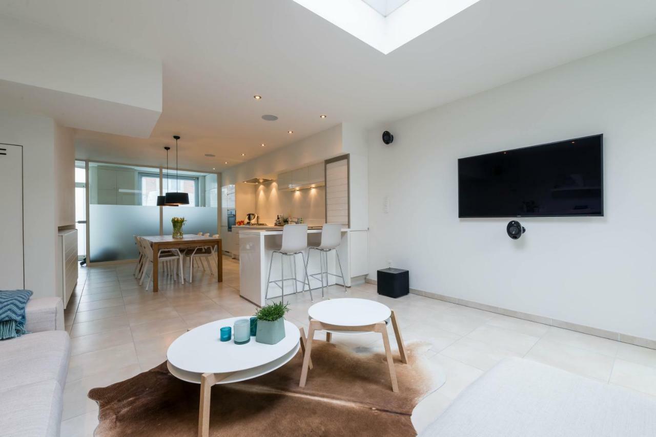 Three-Bedroom House,857397374:JPEG