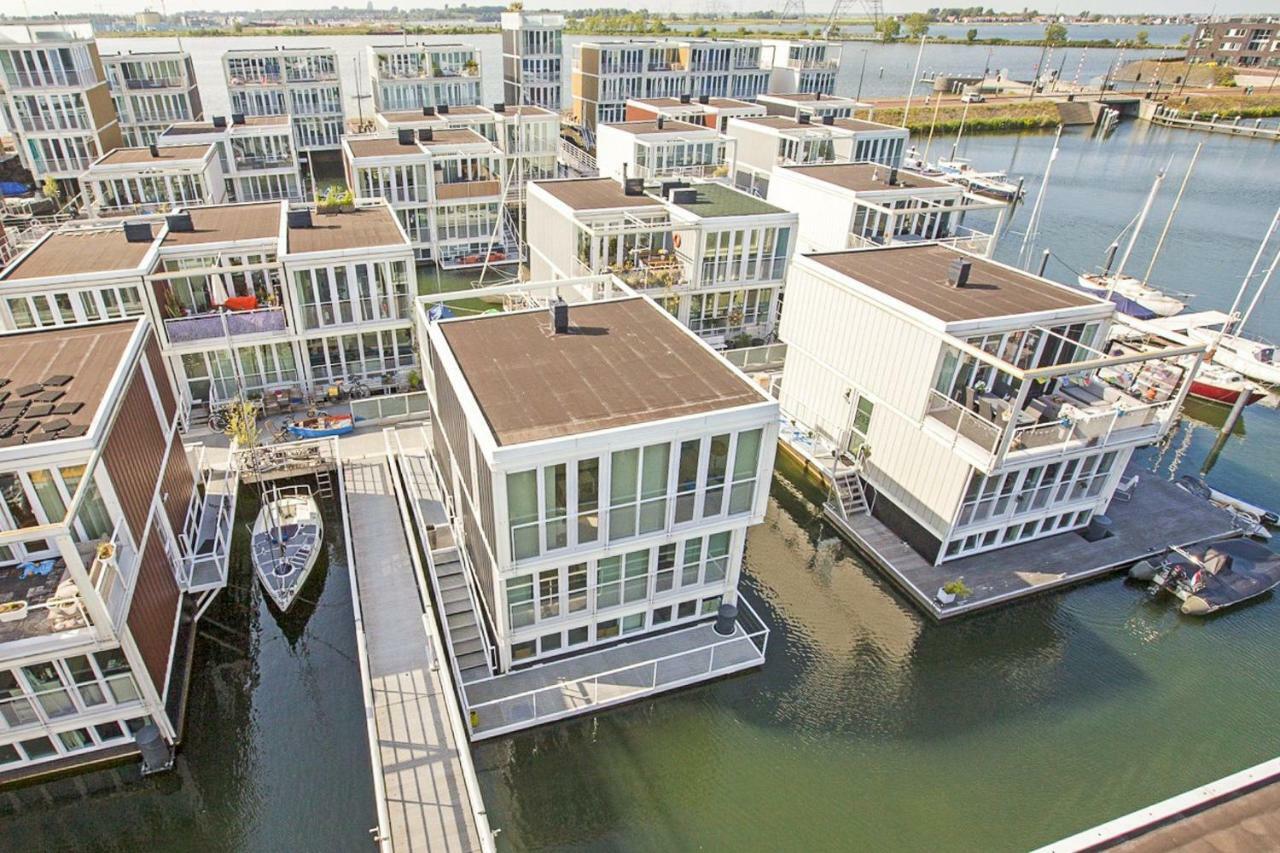 Apartment with Lake View