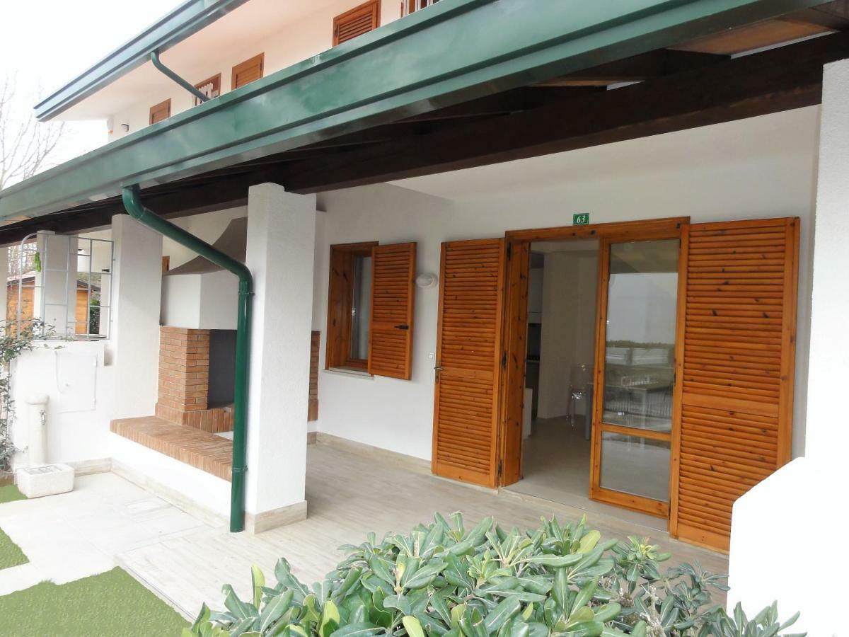 Three-Bedroom House,872722385:JPEG
