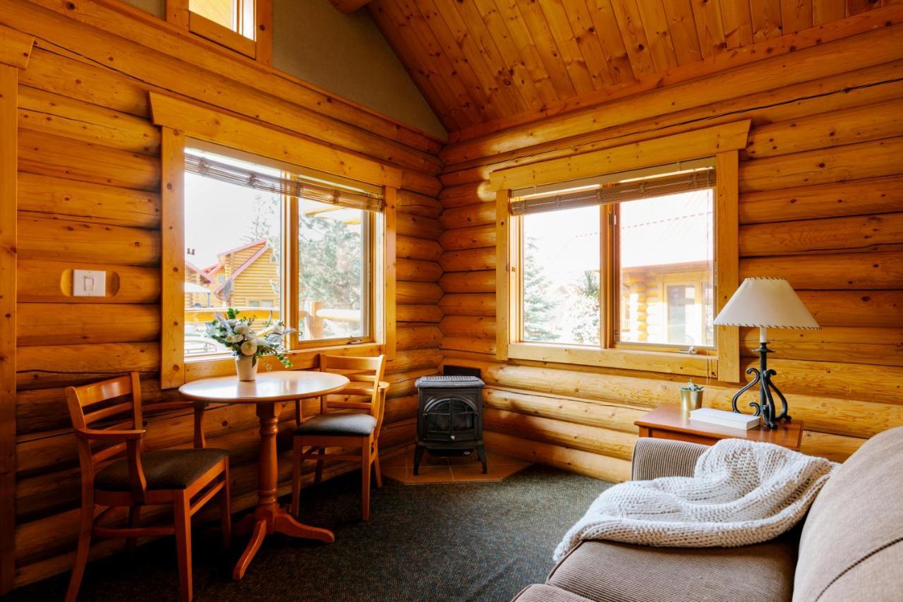 Deluxe Log Cabin