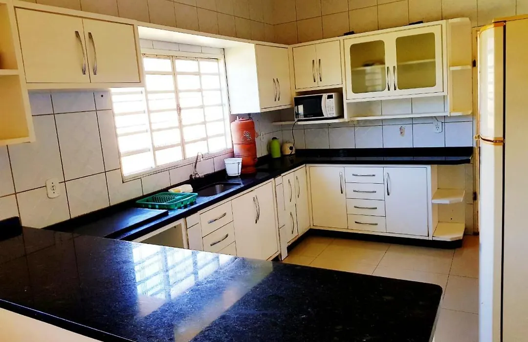Otima Casa Caldas Novas 2 Km Do Centro Para Ate 14 Pesssoas Com Piscina Aquecida, Churrrasqueira, Wifi-1