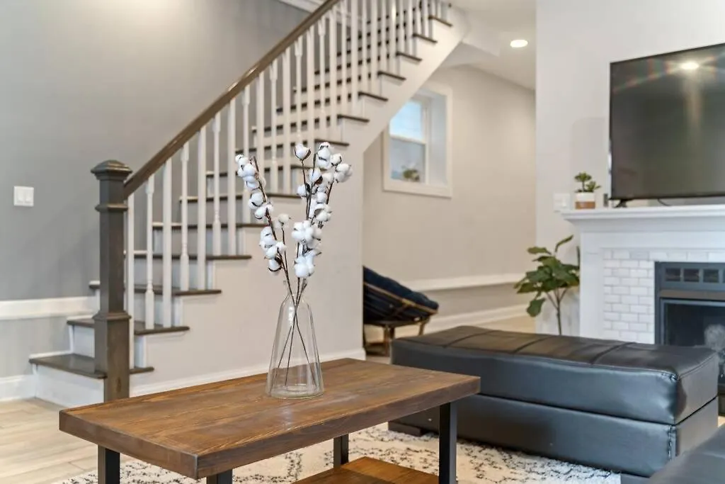Luxe 6Br House Trendy Logan Square Garage Access-1