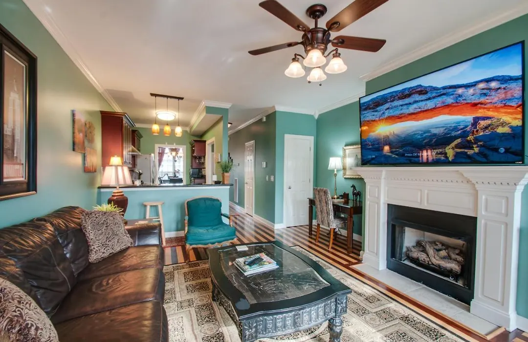 Vacation Home 5 Mins To Down Town 2 Bedrooms 2 Baths Garden Area Hot Tub-1