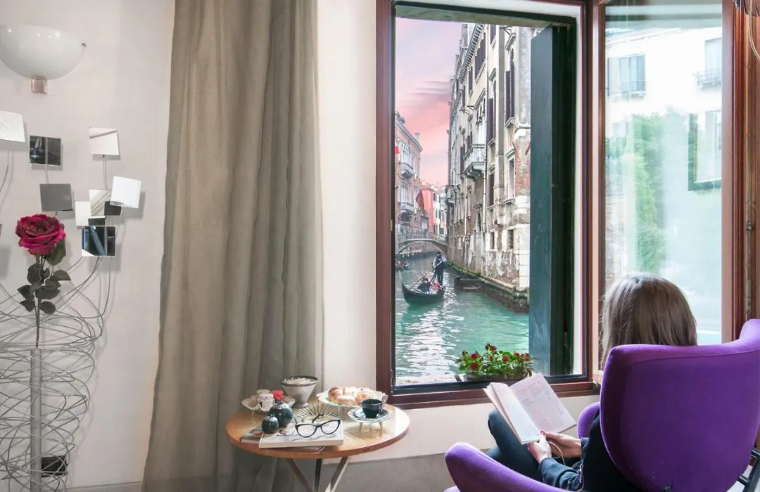 Casa Flavia Ai Morosini - Luxury Apartment With Canal View-1