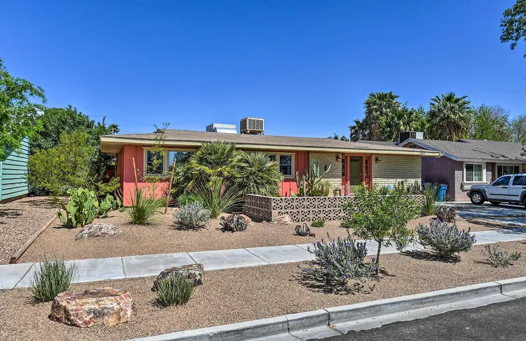 Vintage Las Vegas Oasis < 3 Mi To The Strip!-1