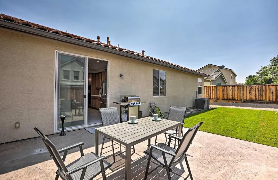 12 Mi To Riverwalk District: Quiet Reno Retreat-1