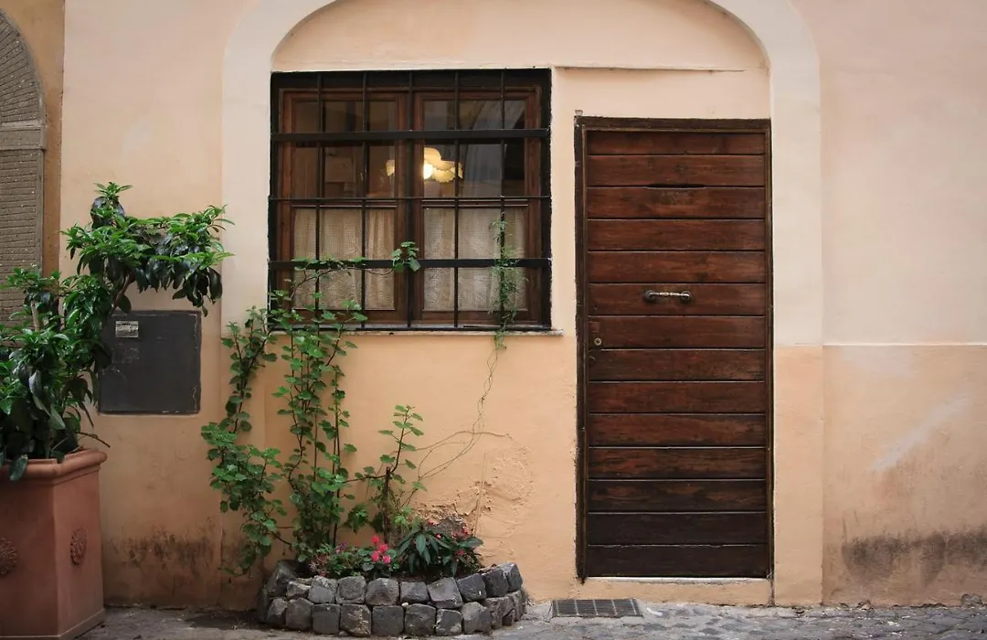 Trastevere, Pretty,Central,Economic-1