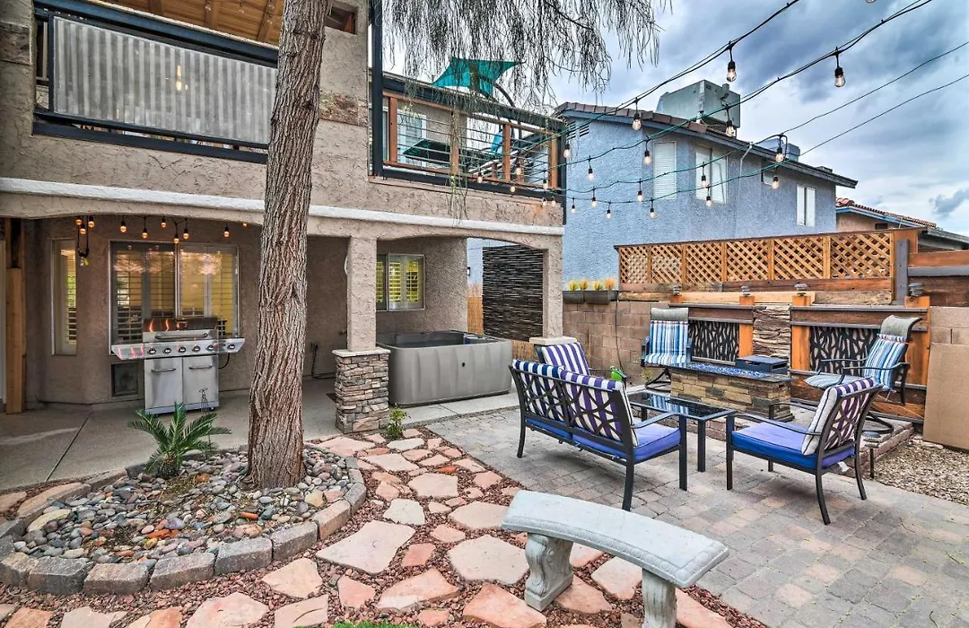 Vegas House With Spa, Mini Golf, Home Theater, Deck!-1