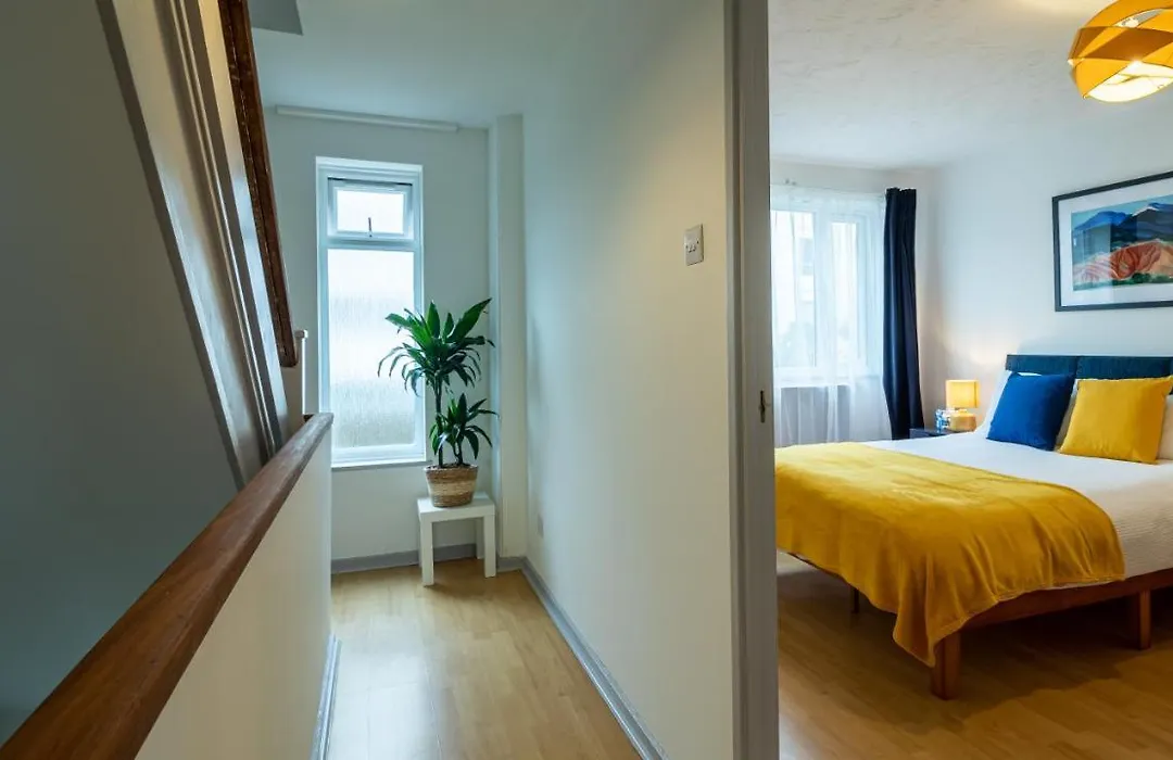 London Bridge 3 Bedroom House With Reception Room, Office And Private Garden-1