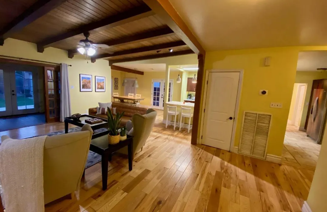 Newer Ranch With Pool And Hot Tub Near The Strip And Freemont Street.-1