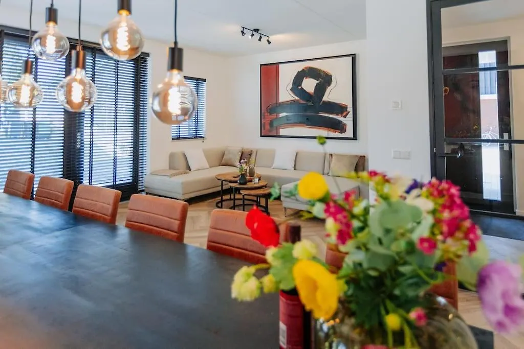 Brand New Bright & Luxurious Villa In Amsterdam!-1