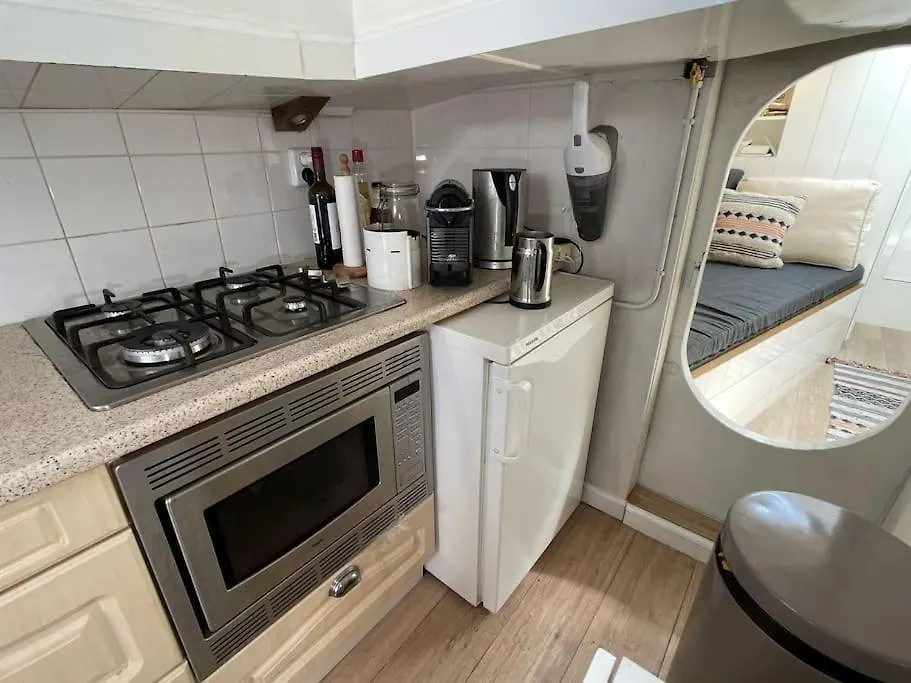 Spacious Homely House Boat-1