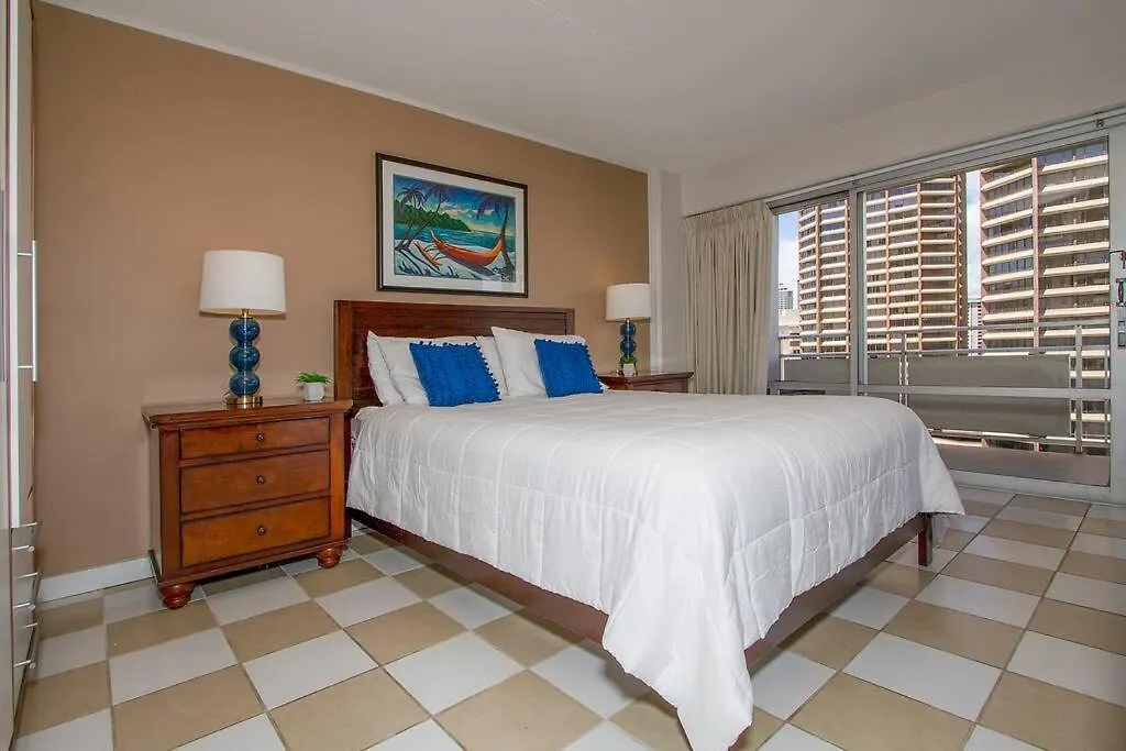 Resort Life At A Low Price- Ilikai Hotel-1