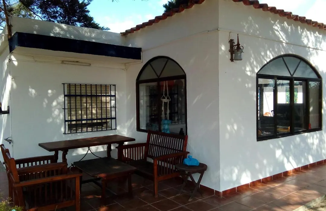 En Finca Las Dunas dos Chalets con jacuzzis en primera linea de playa , uno de 4 dormitorios y otro de 2 dormitorios, Llama al Seiscientos veintisiete Cuatrocientos diecisiete Trescientos noventa y ocho-1