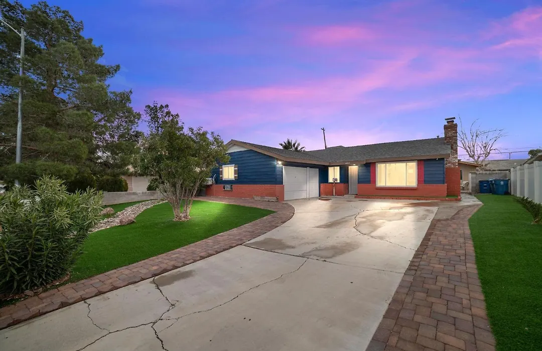 Las Vegas Retreat - 5 Mins From The Strip Home-1