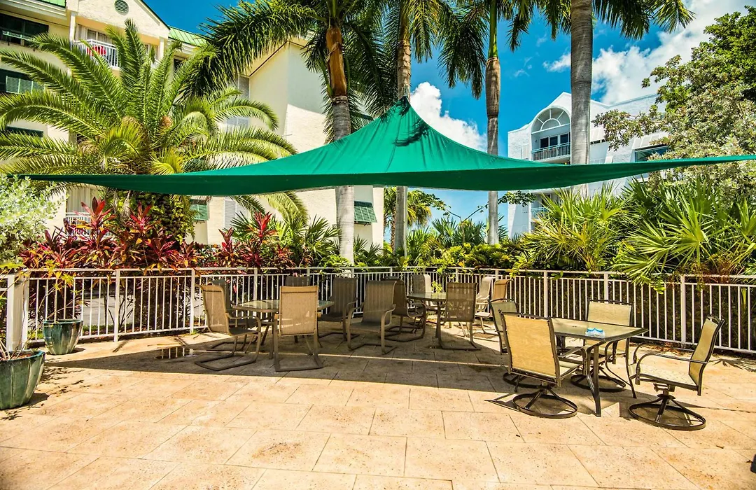 Sunrise Suites - Sea Breeze Suite 101-1