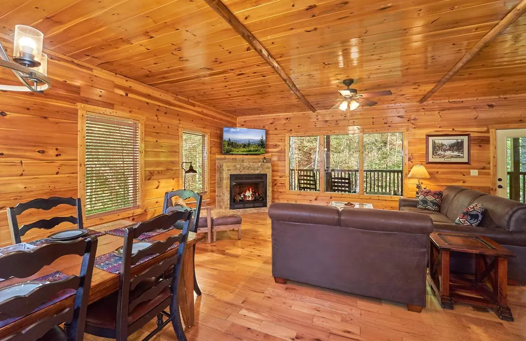 Lumberjack Lodge: Pool Theater Fire Pit-1