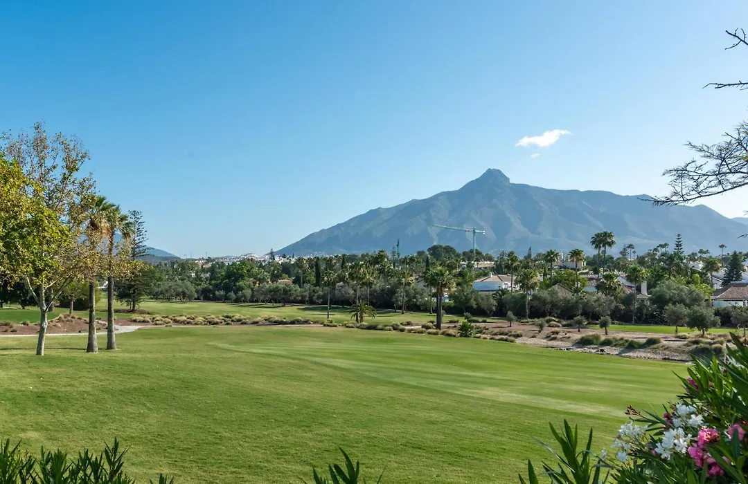 Villa Casa La Concha - Luxury 6 Bedroom Villa In Marbella, Beautiful Mountain View, Heated Swimming Pool, 15Min Walk To Puerto Banus Beaches, Sleeps Up To 12-1