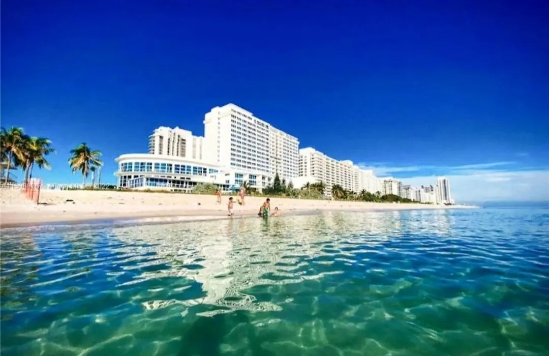 Castle L1 Double-Loft Condo With Beach Access, Pool, Tennis And Free Parking!-1