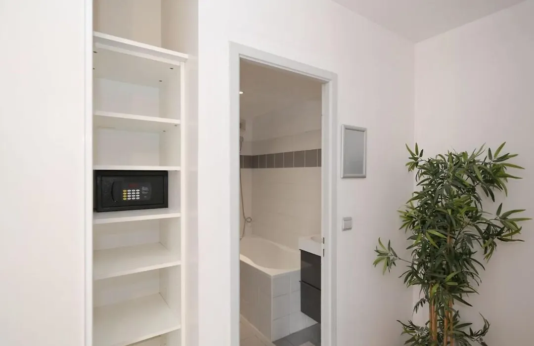 404 - Petit Bijou Dans Immeuble Hotelier Paris 5 - Flat-Guest-1
