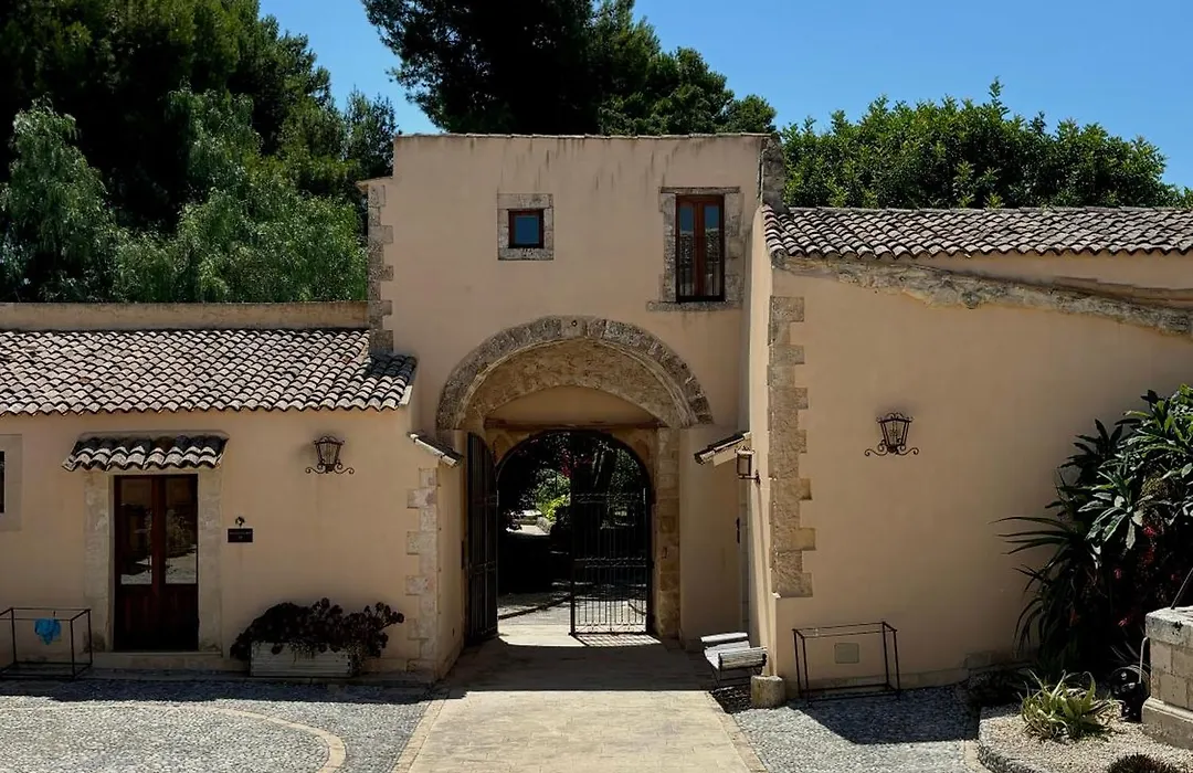 Chiusa Di Carlo Agriturismo-1