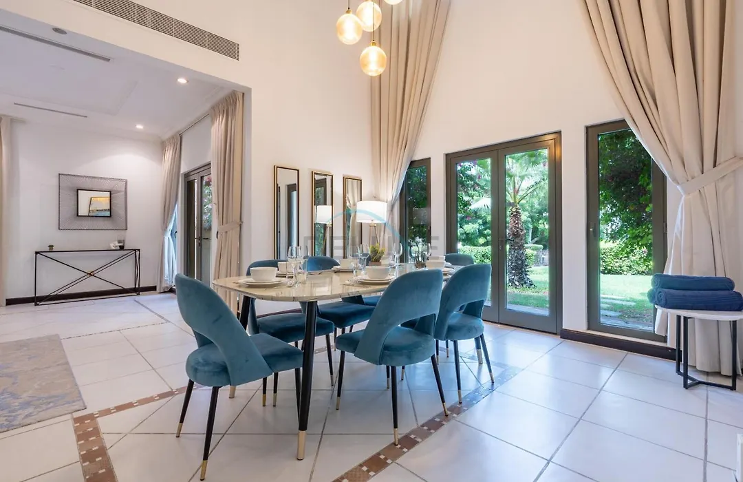 Luxury Beachfront Villa With Direct Beach Access, Next To Community Pool, Close To The Thrills Of Aquaventure Waterpark, Canal Cove, Palm Jumeirah By Deluxe Holiday Homes-1
