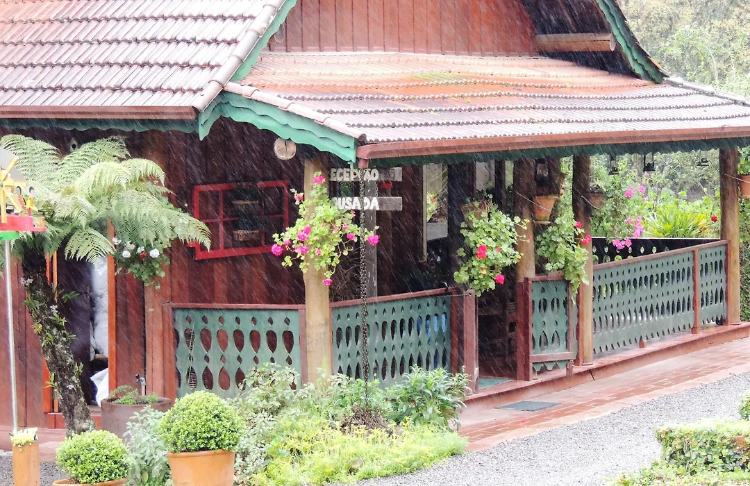Hotel Fioreze Chales-1