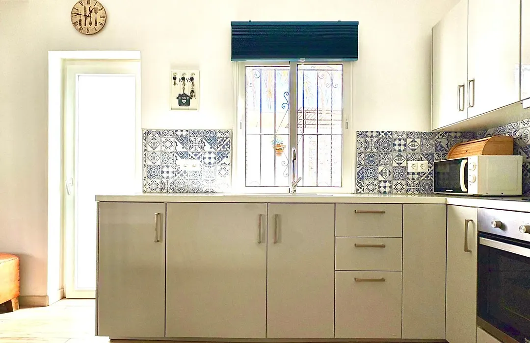 Quiet 3-Bedroom House Near Town Hall & Centre-1