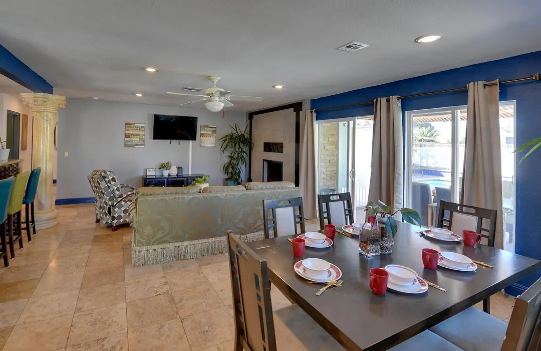 Elegant Home W/ Pool Table: 3 Mi To Vegas Strip!-1