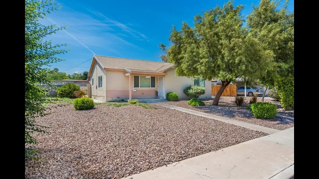 Adorable House Only A Few Miles From The Strip-1