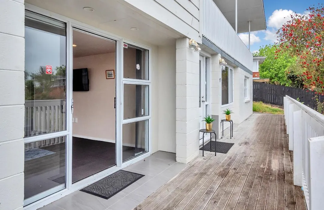 Sunny Side Getaway With Parking And Aircon-1