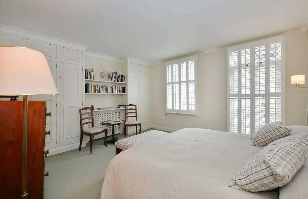 Ennismore Mews-1