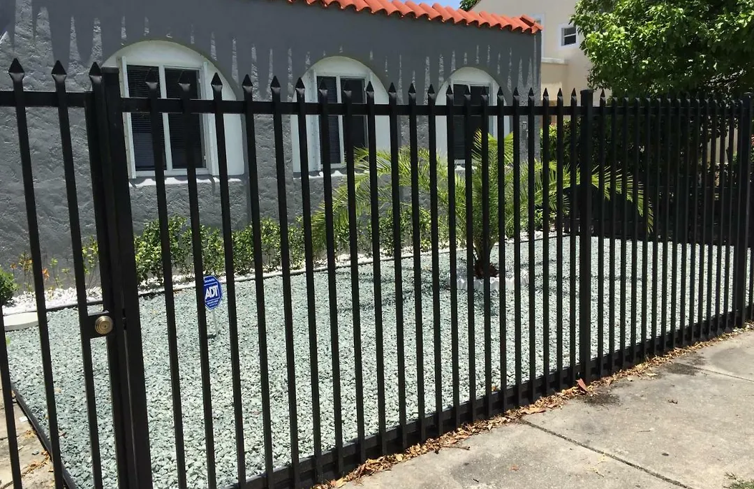 Modern 3/1 House Close To Beaches And Midtown-1
