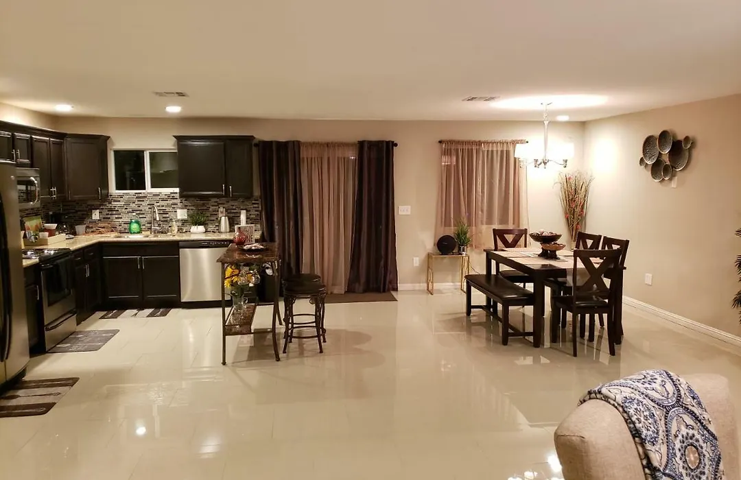 Beautiful 3 Bed/2 Bath Cozy Get Away Home-1