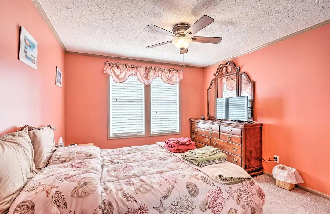 Surfside Beach Home W/ Resort Perks: Walk To Beach-1