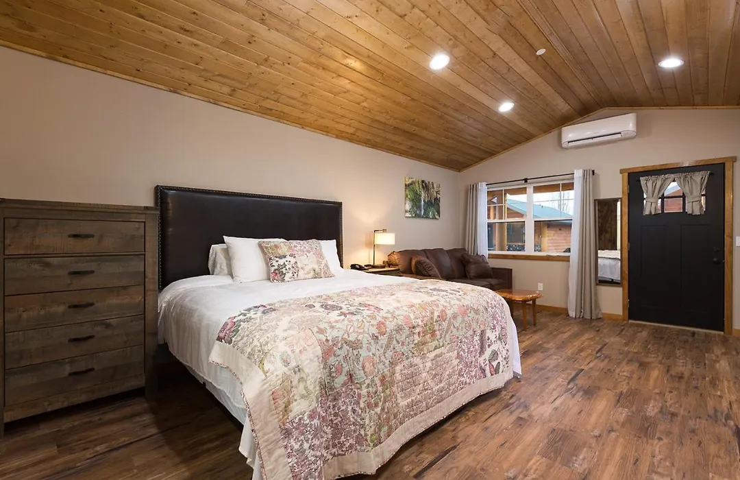Woodland Inns-1