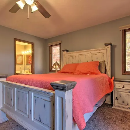 Spacious Getaway With Game Room And Norfork Lake View!-2