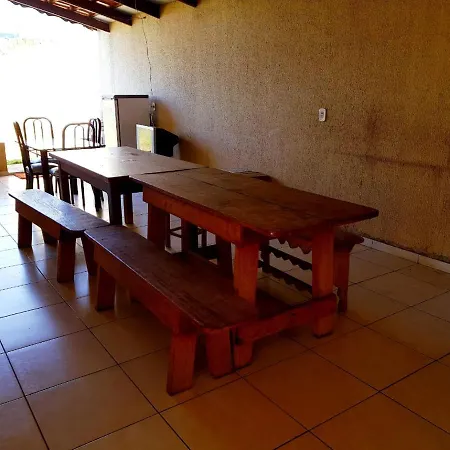 Otima Casa Caldas Novas 2 Km Do Centro Para Ate 14 Pesssoas Com Piscina Aquecida, Churrrasqueira, Wifi-2